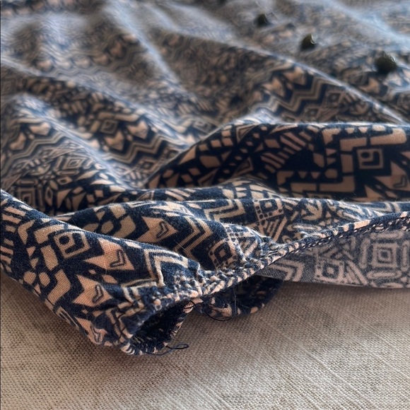 Vintage Kirra Blue and Cream Geometric Sleeveless Bohemian Top with Tie - Picture 4 of 13